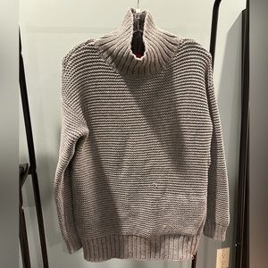 Lululemon gray chunky knit sweater - size 8